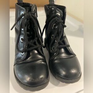 Boots. Pre-Owned. With signs of wear and tear in toes. Size 9